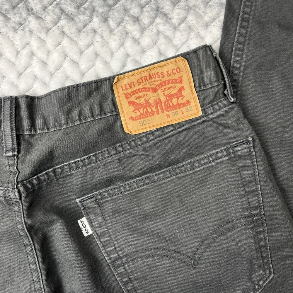 LEVIS 505 Chino Pants Mens 36x32 Gray Regular Straight Leg Jeans White Tab